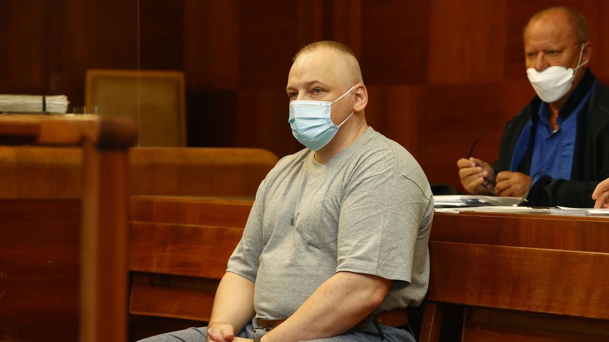 Muž, který sedí 20 roků ve vězení za vraždy, je nevinný, rozhodl pravomocně soud